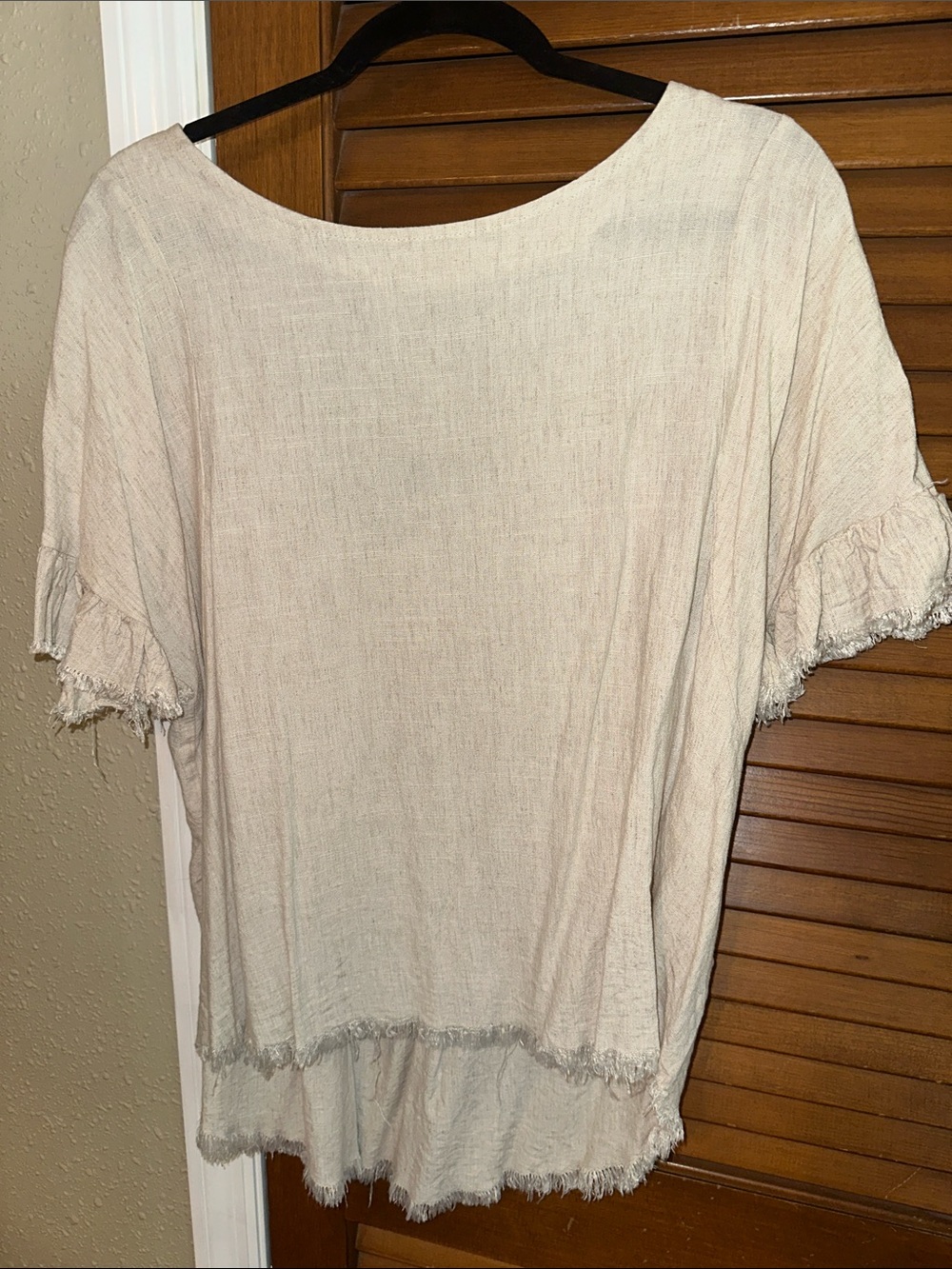 Umgee Women's Cream Short-Sleeve Frayed Hem Top